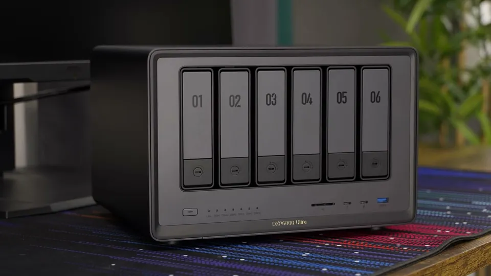 Linus Tech Tips for UGREEN, a still from the sponsored video on home servers