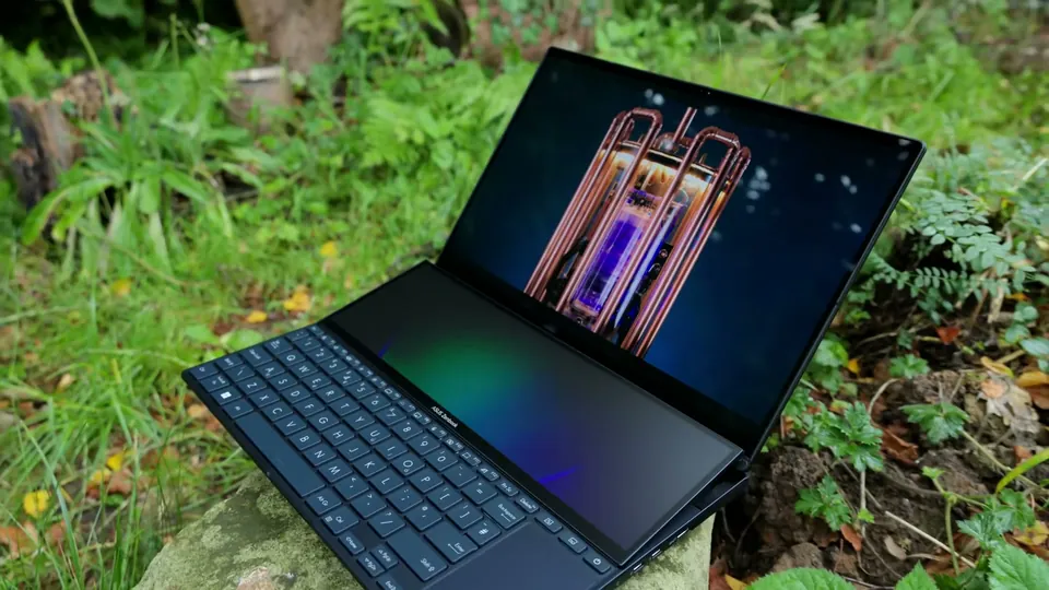 DIY Perks for ASUS, a still from the sponsored video on laptops